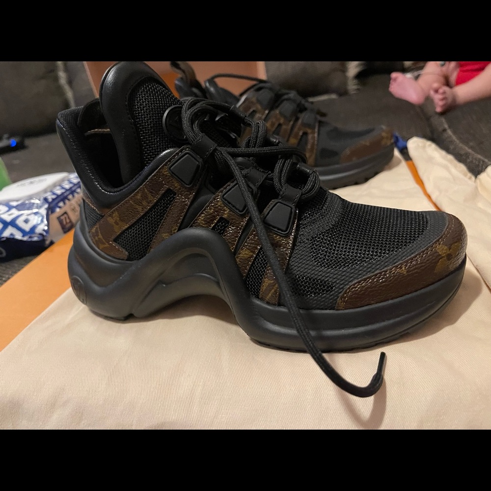 Brand New with receipt Louis Vuitton Arch Light Sneaker. - Picture 8 of 8